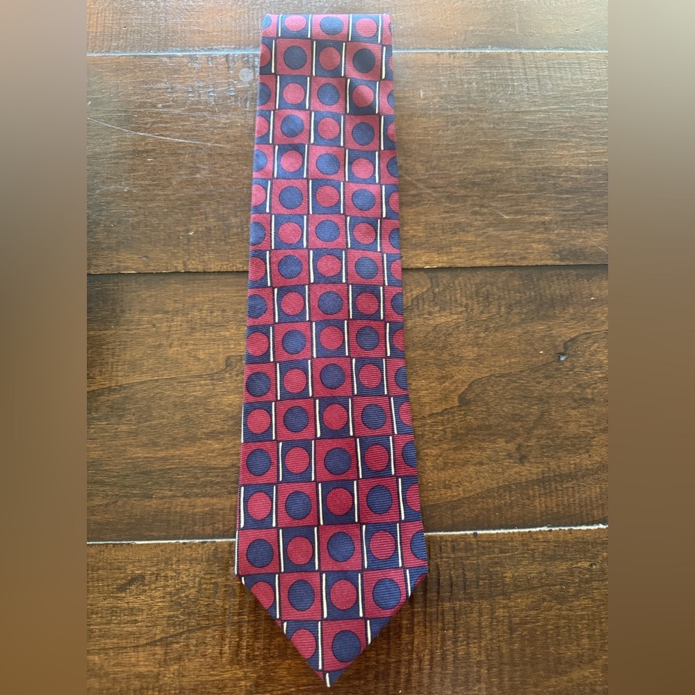 Neiman Marcus Burgundy and Navy Circle Pattern Tie
